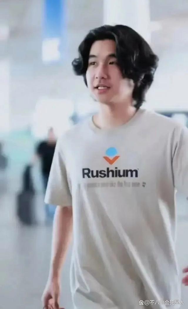 陈数接20岁继子回国，儿子与她齐平，曾为继子放弃生育