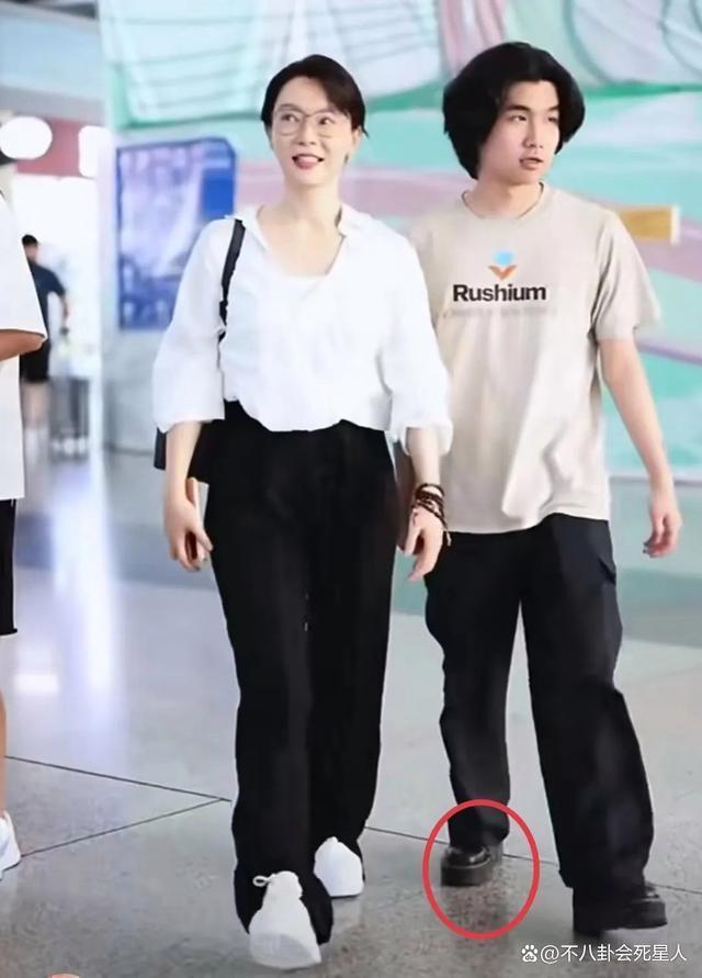 陈数接20岁继子回国，儿子与她齐平，曾为继子放弃生育