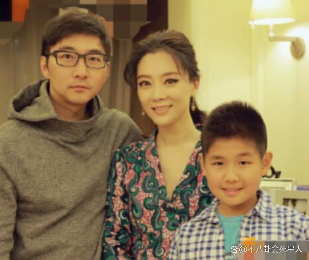 陈数接20岁继子回国，儿子与她齐平，曾为继子放弃生育