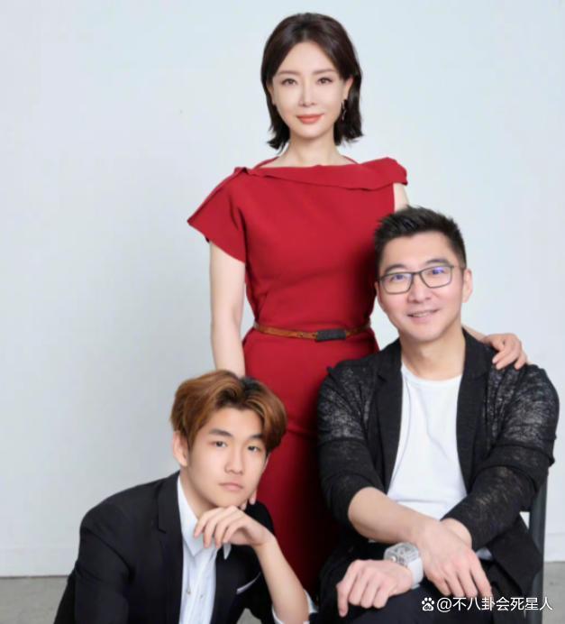 陈数接20岁继子回国，儿子与她齐平，曾为继子放弃生育