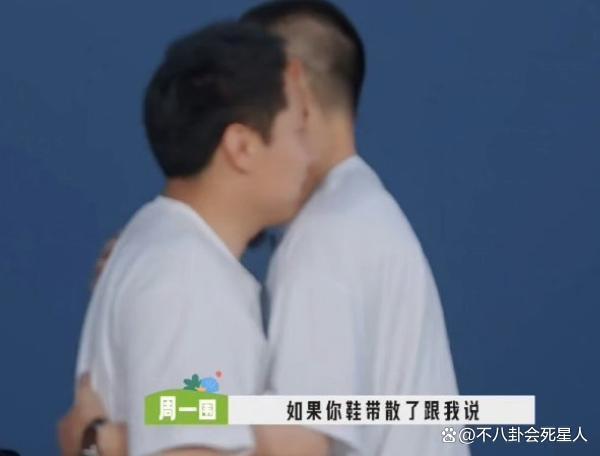 42岁朱丹疑似高龄怀三胎，跟周一围秀恩爱，却被嘲摆拍