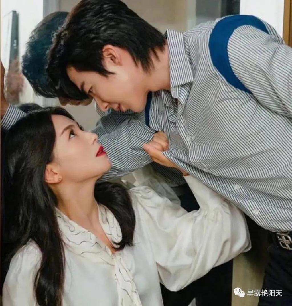 忍得王阳满脸褶子“扮嫩”，忍不了与小22岁女演员演情侣