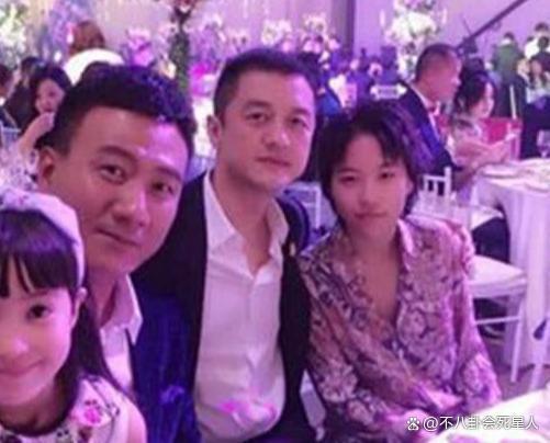 与女导演传婚讯？窦靖童身处沼泽，却活成最自由的星二代