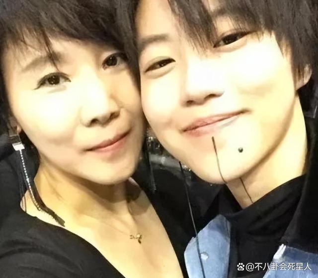 与女导演传婚讯？窦靖童身处沼泽，却活成最自由的星二代