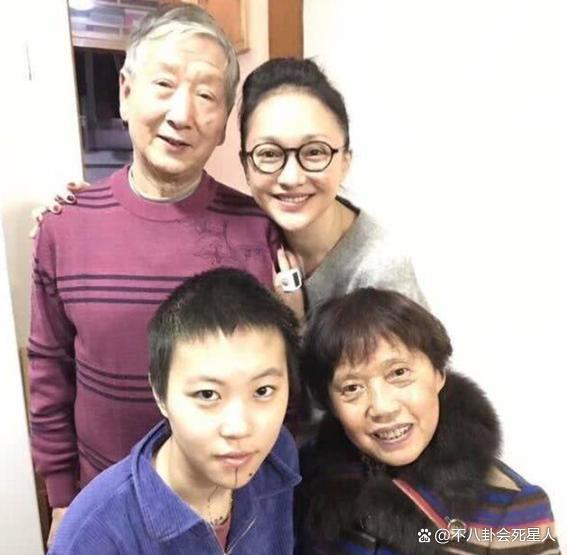 与女导演传婚讯？窦靖童身处沼泽，却活成最自由的星二代