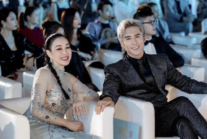钟丽缇大女儿惊艳扮美人鱼，五官混血感十足，和妈妈年轻时太像