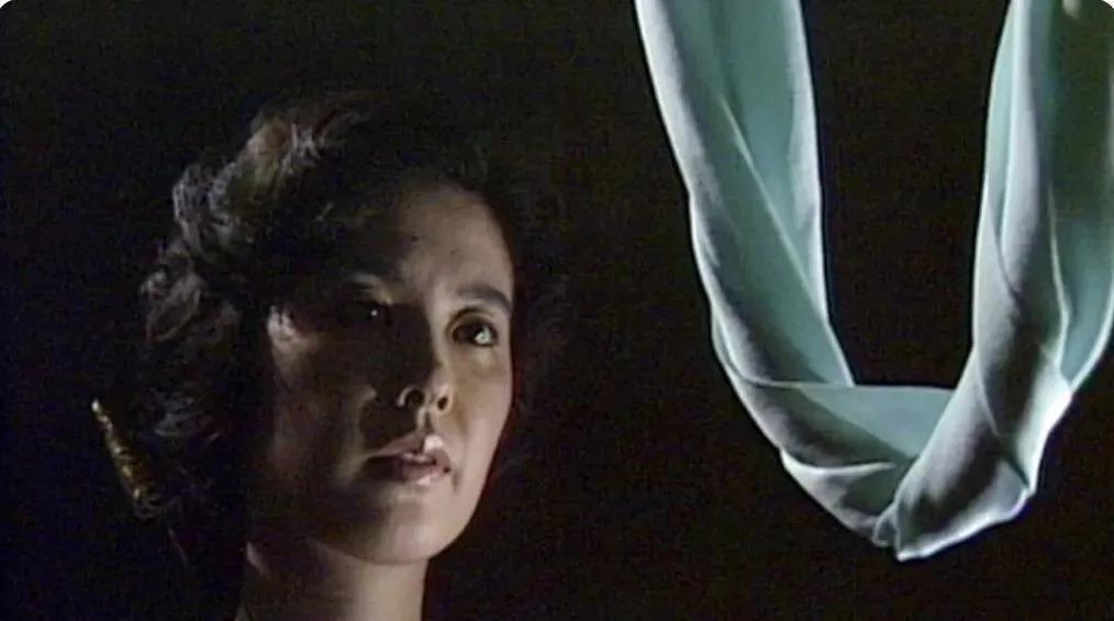 日本流量女星鼻祖靠换脸挤进圈意外爆红，事业巅峰却选择自杀