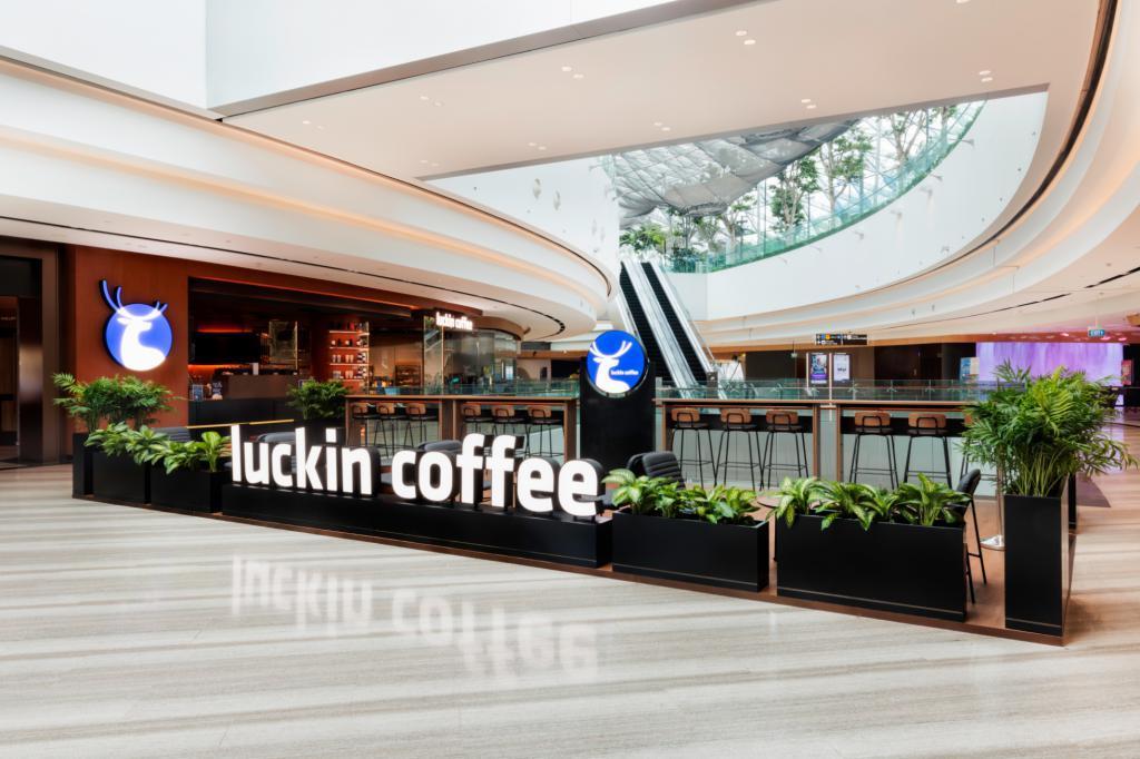 9.9元的咖啡一大把，「万店瑞幸」只有一个