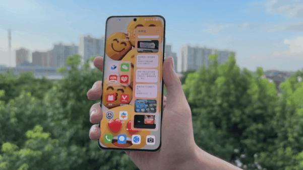 用上了大模型的鸿蒙4，是我见过最有个性的一代。