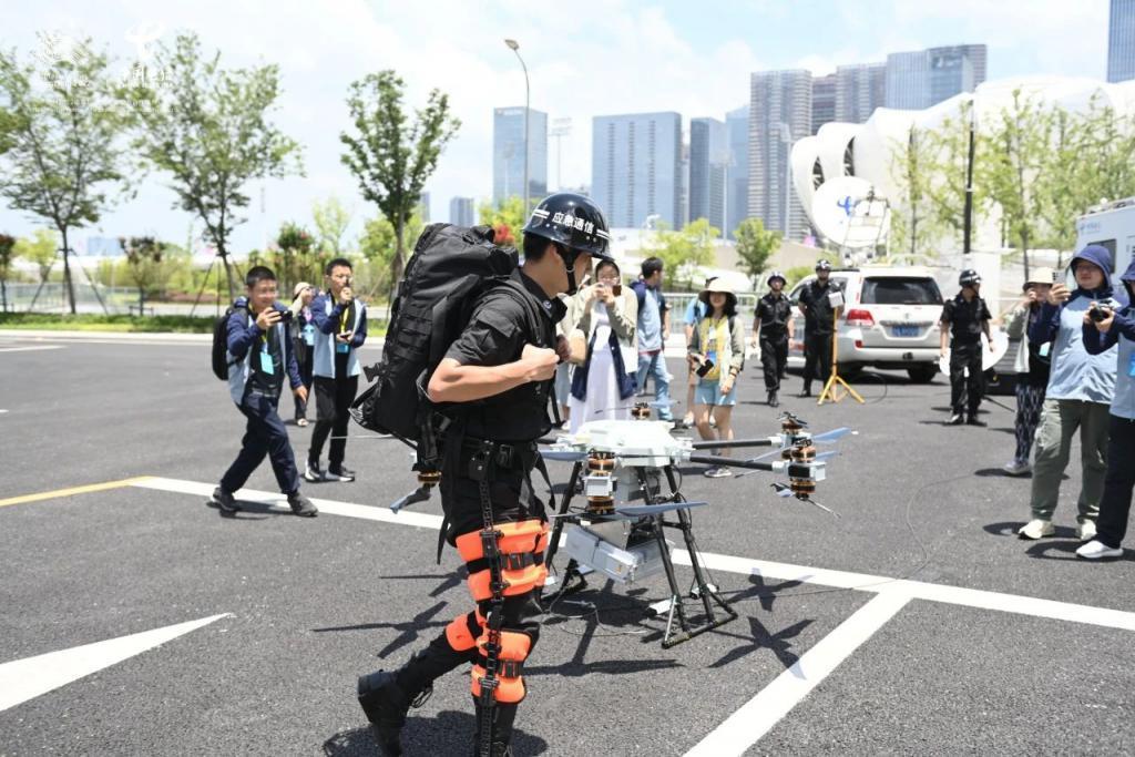 5.5G RIS首登亚运会 中国电信极限挑战十万人同时上网