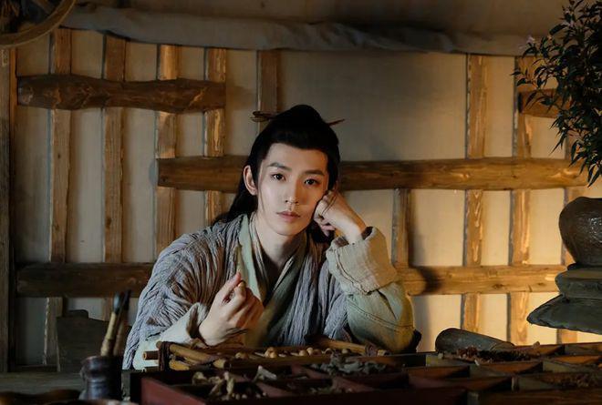 疑似《长相思》片酬曝光，杨紫2000万力压众人，男主酬劳不如配角