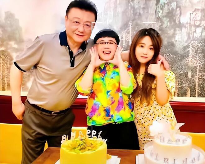 56岁金龟子庆结婚35周年，丈夫是央视王宁，夫妻俩被指像祖孙