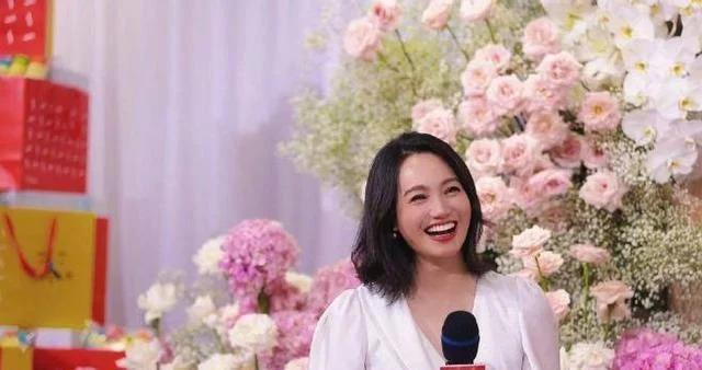 42岁朱丹晒庆生照 获老公周一围和儿女贴心陪伴