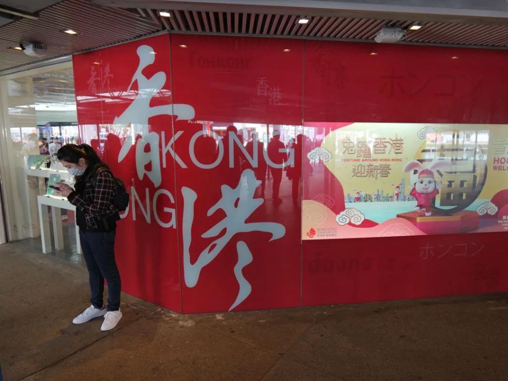 香港人“挤”去深圳做代购
