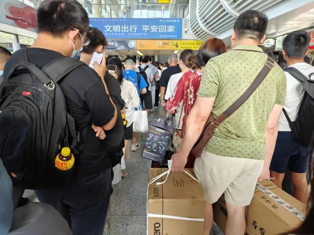 香港人“挤”去深圳做代购