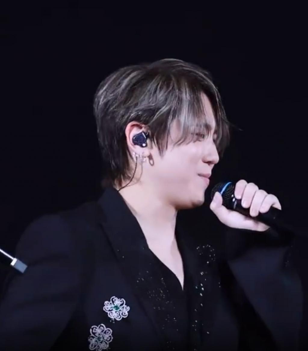 香港顶流姜涛开演唱会，身形肥胖圆成球，与罗志祥同场被全面碾压