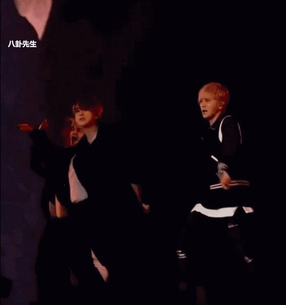 香港顶流姜涛开演唱会，身形肥胖圆成球，与罗志祥同场被全面碾压