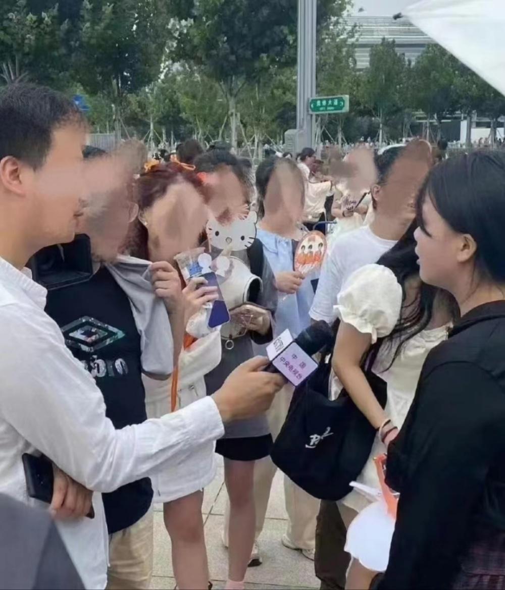 TFBOYS演唱会场面混乱粉丝冲破安检，三小只联合发声恳求理性