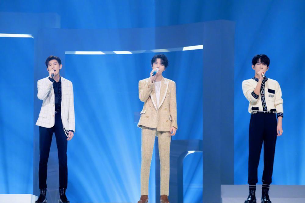 TFBOYS演唱会场面混乱粉丝冲破安检，三小只联合发声恳求理性