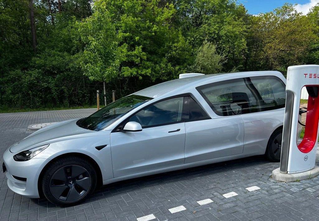 特斯拉居然被改装成这样！主打一个走得安宁