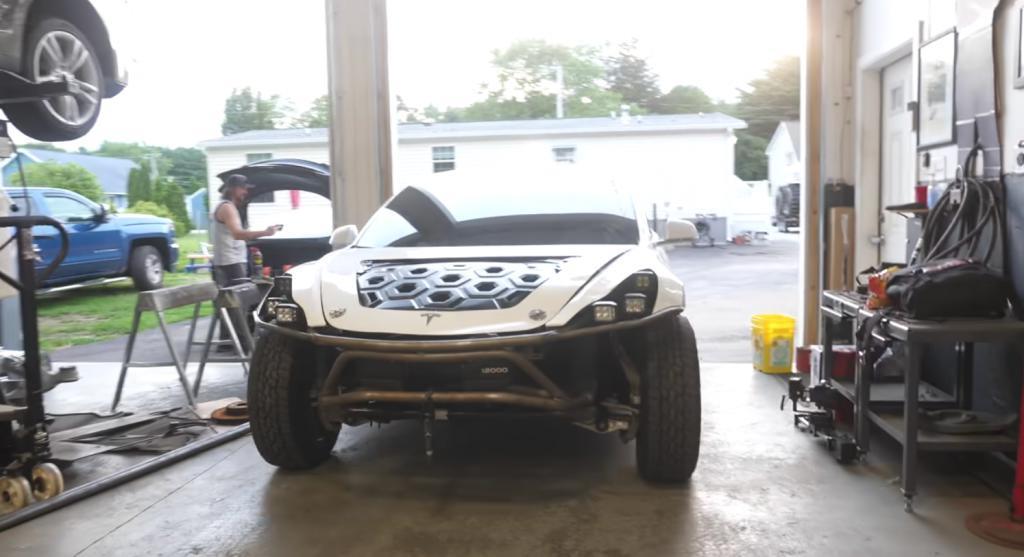 特斯拉居然被改装成这样！主打一个走得安宁