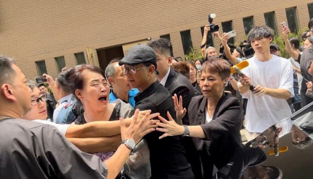 李玟去世一个月,二姐仍未公布尸检结果,老公Bruce已自证清白
