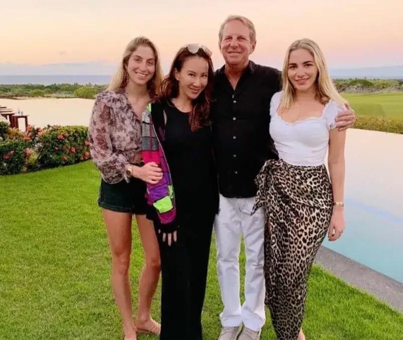李玟去世一个月,二姐仍未公布尸检结果,老公Bruce已自证清白