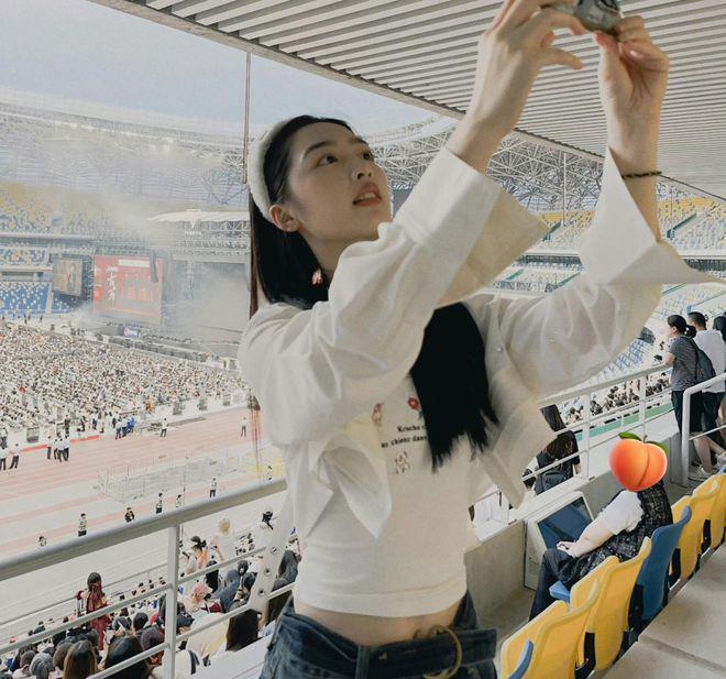 众星参加TFBOYS演唱会！徐峥陶虹到场，张杰送花篮，蓝羽做主持人