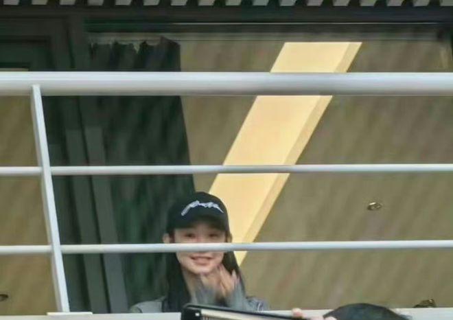 众星参加TFBOYS演唱会！徐峥陶虹到场，张杰送花篮，蓝羽做主持人