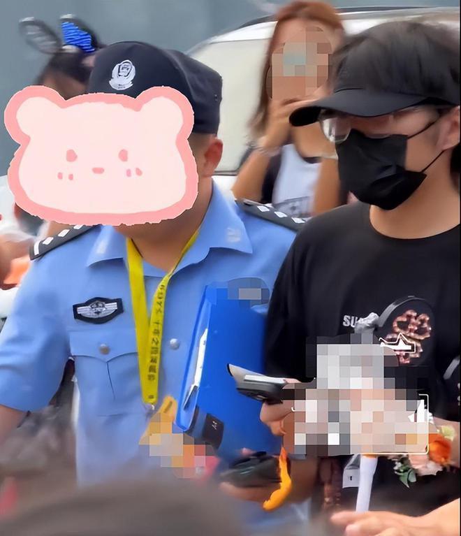 众星参加TFBOYS演唱会！徐峥陶虹到场，张杰送花篮，蓝羽做主持人