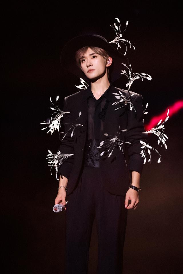 易烊千玺翻唱薛凯琪25岁发行歌曲 被赞粤语标准感慨万千