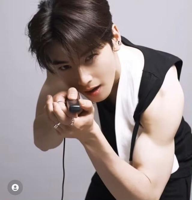 车银优健身前后对比引热议 肌肉线条与童颜脸蛋反差感拉满