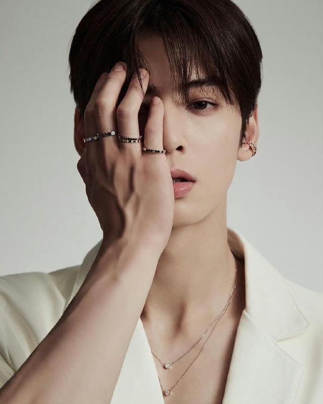 车银优健身前后对比引热议 肌肉线条与童颜脸蛋反差感拉满