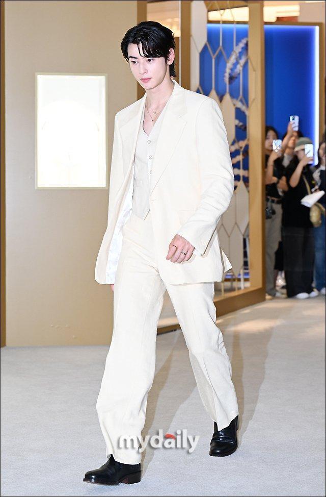 车银优健身前后对比引热议 肌肉线条与童颜脸蛋反差感拉满