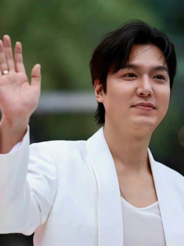 《继承者们》变“发酵者们”！李敏镐活动生图面部浮肿明显