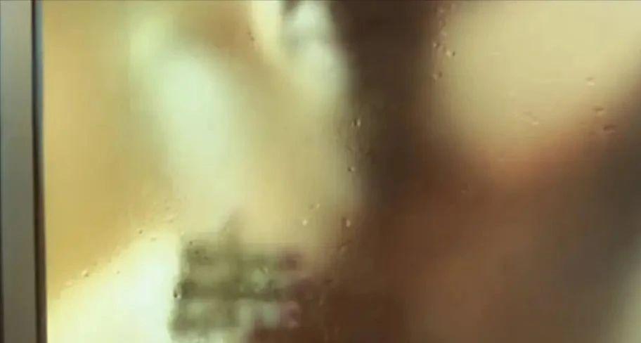 刚出道就下海，这内地女演员豁出去了