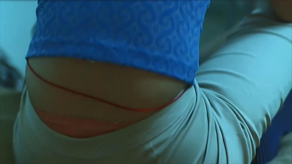 刚出道就下海，这内地女演员豁出去了