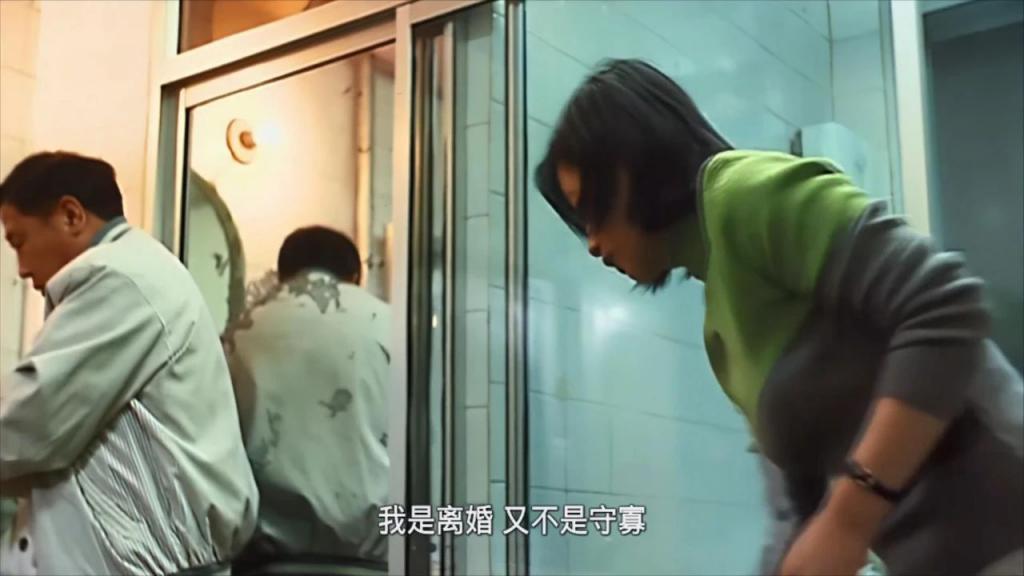 刚出道就下海，这内地女演员豁出去了