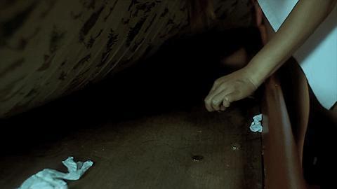 刚出道就下海，这内地女演员豁出去了