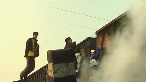 刚出道就下海，这内地女演员豁出去了