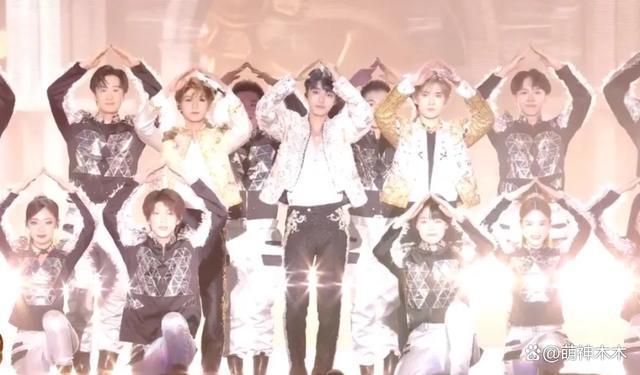 十年之约落幕！王源高情商救场，王俊凯哽咽，千玺感谢队友间默契