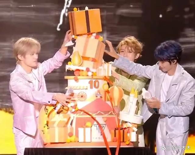 十年之约落幕！王源高情商救场，王俊凯哽咽，千玺感谢队友间默契