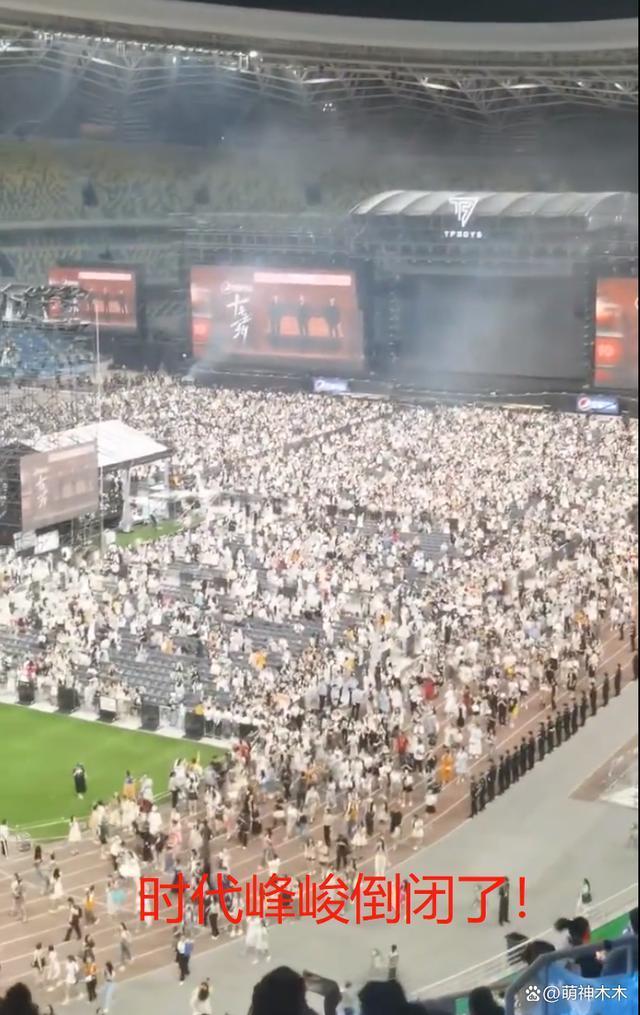 十年之约落幕！王源高情商救场，王俊凯哽咽，千玺感谢队友间默契