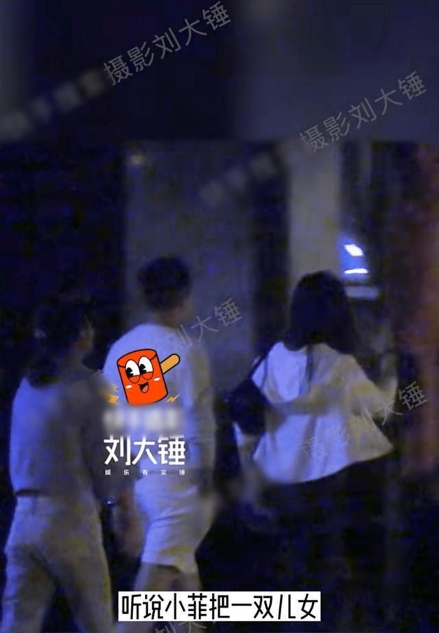 汪小菲和新女友散步回家 两人边走边聊感情稳定