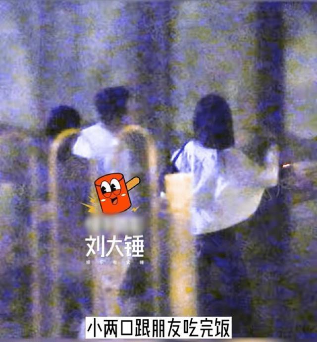 汪小菲和新女友散步回家 两人边走边聊感情稳定