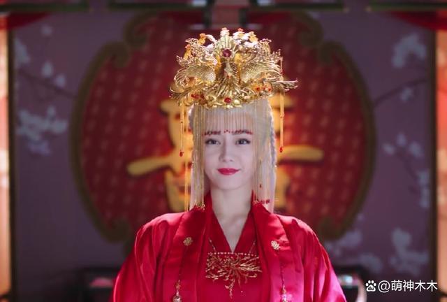 迪丽热巴一天两套造型翻车，装嫩失败装老灾难，颜值回不去？