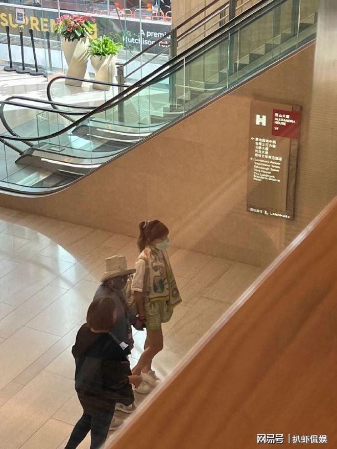 知情人曝李玟未离婚原因，Bruce不愿支付赡养费