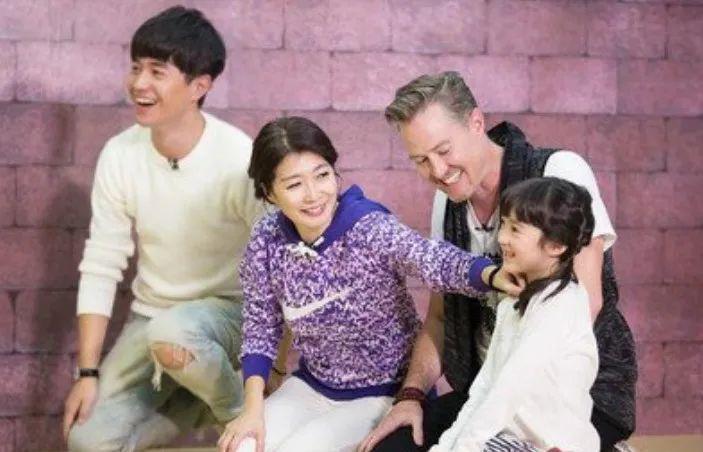 官宣！国民女主持离婚，模范老公被抓…