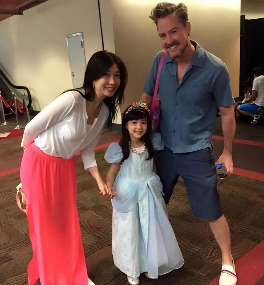 官宣！国民女主持离婚，模范老公被抓…