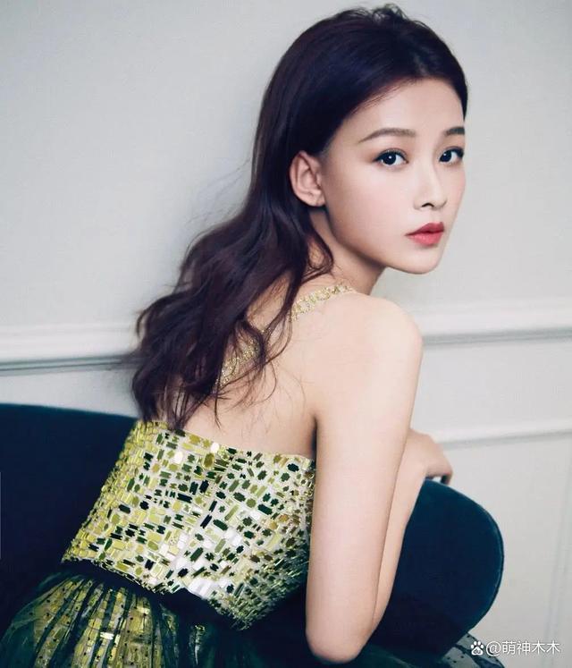孙怡穿露脐装带娃逛街,女儿6岁已过母亲腰,颜值像董子健